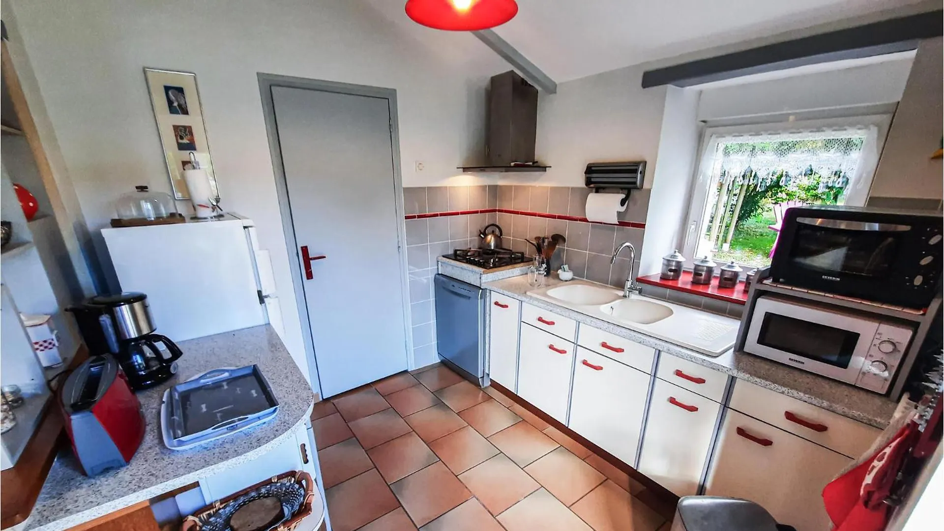 2 Bedroom Lovely Home In Concarneau 0*,  Frankrike