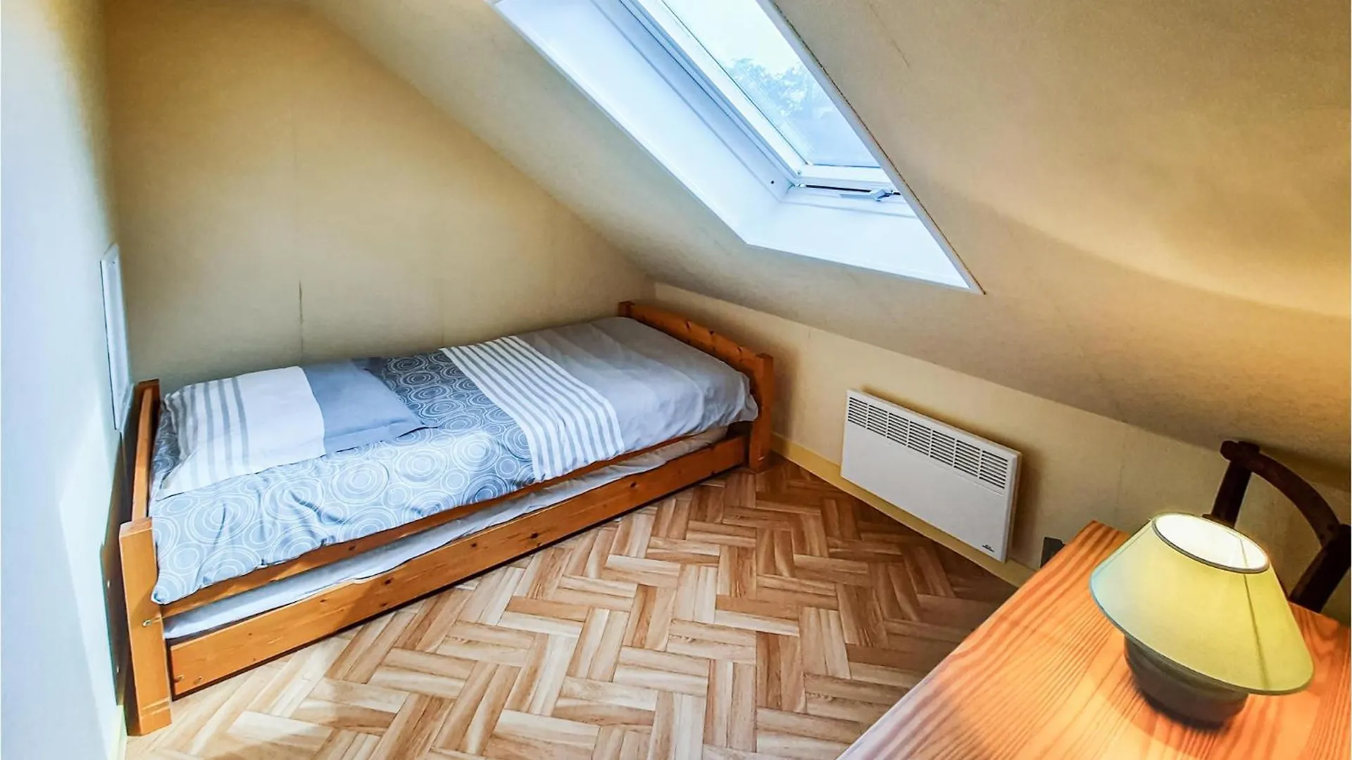 2 Bedroom Lovely Home In Concarneau 0*,  Frankrike