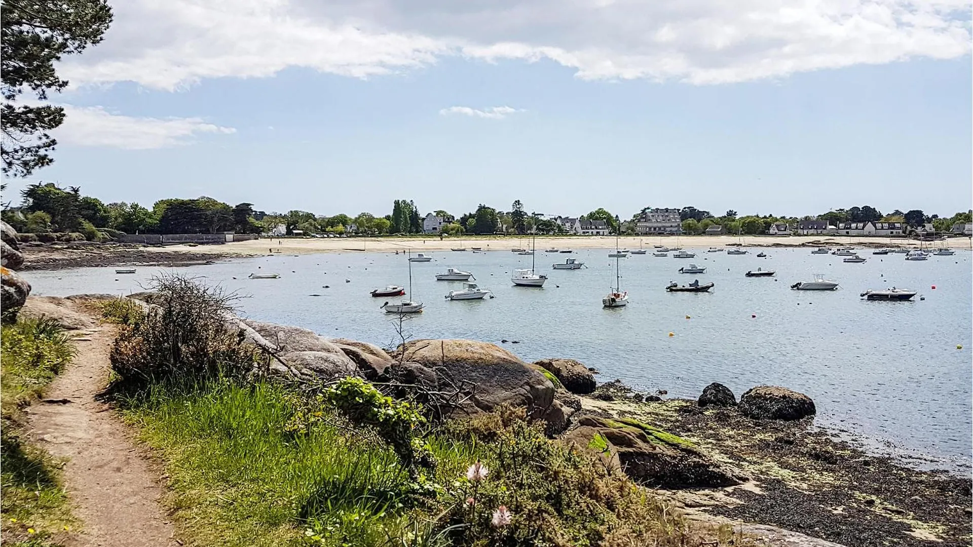 2 Bedroom Lovely Home In Concarneau 0*,
